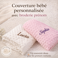Couverture brodée personnalisée pour bébé.